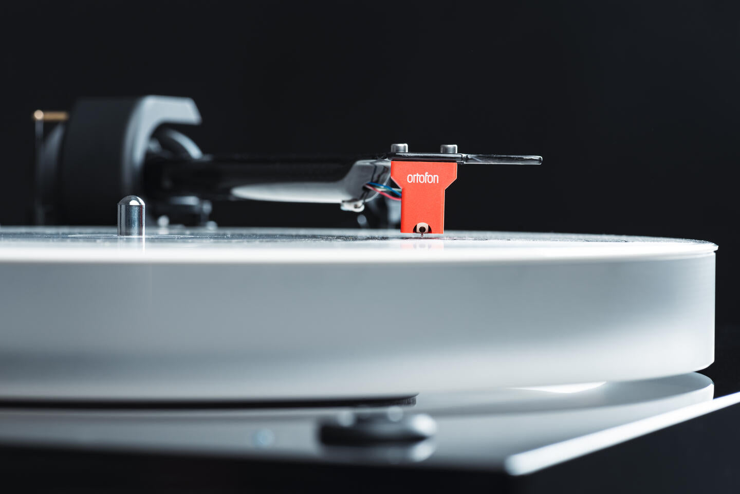 Pro-Ject X2 B balansert platespiller med Ortofon Quintet Red MC pickup