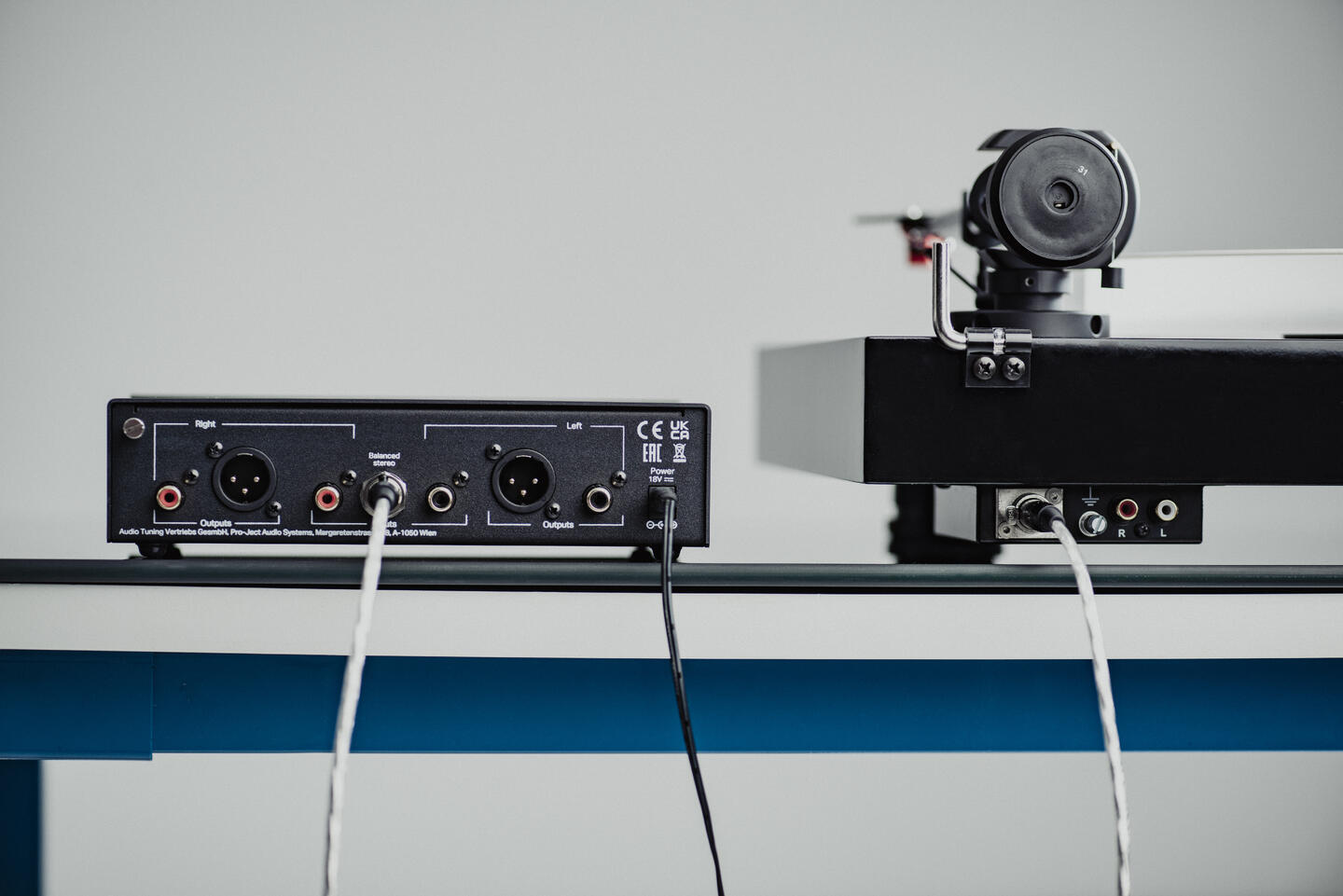 Pro-Ject X2 B balansert platespiller med Ortofon Quintet Red MC pickup