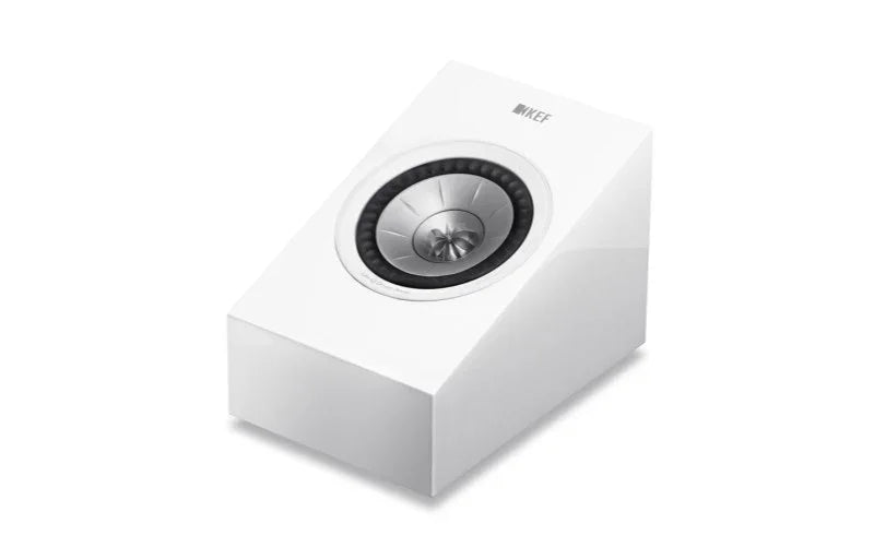 Hvit KEF høyttaler med sølvkonus, perfekt for hi-fi-lyd