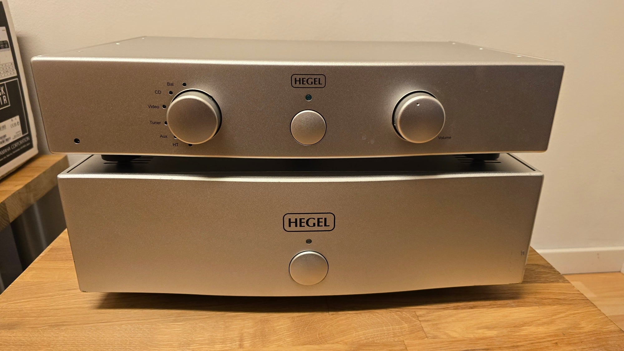 Hegel P20 og H20 Preamp og effektforsterker 2x200w