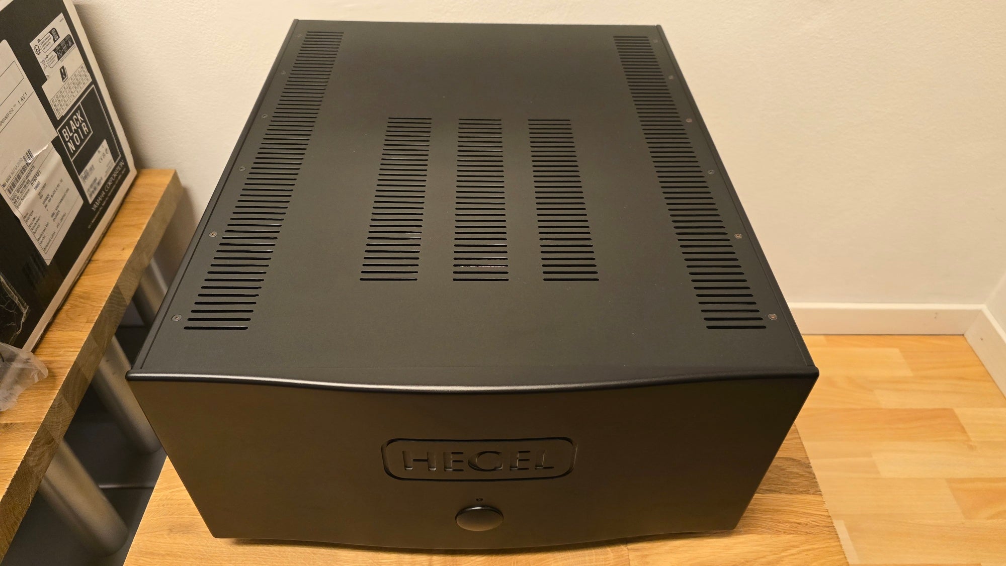 Hegel H30 Effektforsterker 2x350w Stereo / 1 x 1100w Mono (innbytte)